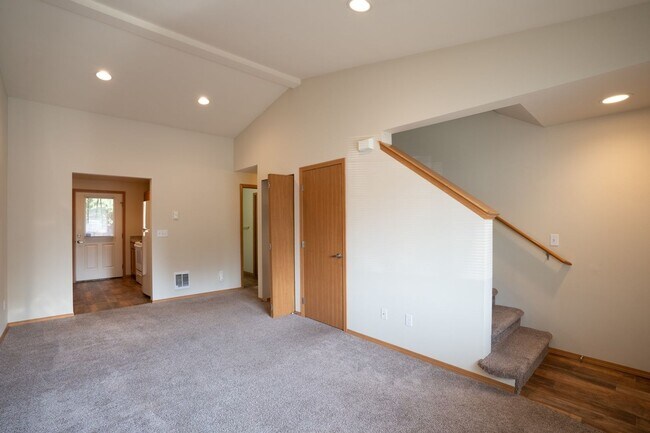 Photo - 3 BEDROOM TOWNHOME IN ARLINGTON