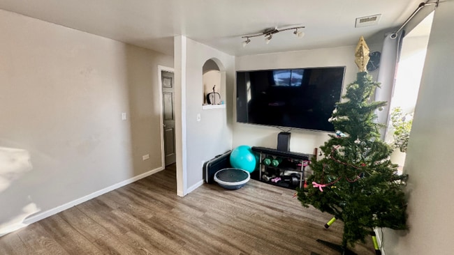 Photo - 1360 W Evergreen Ave Unit 2