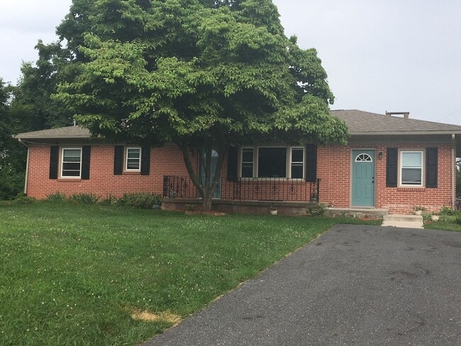 Building Photo - Single Family 3 BR, 2 Bath Rental House in...