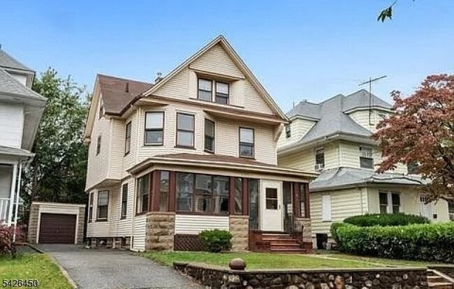 Building Photo - 4 Claremont Pl Unit 2