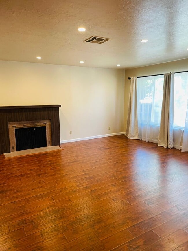 Photo - 3 bed /2 bath home in East Sac