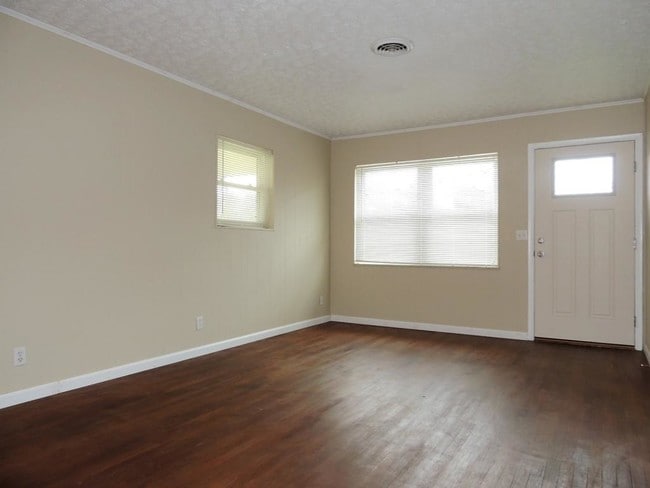 Photo - 103 York Dr