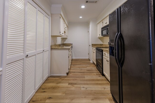 Photo - 3/2 Townhouse near USA! GATED! Students Welcome!