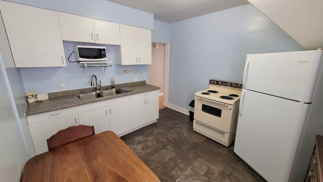 Building Photo - 304.1 Unit 1