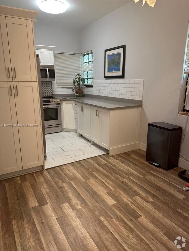 Building Photo - 1319 SW 21st Ter Rental
