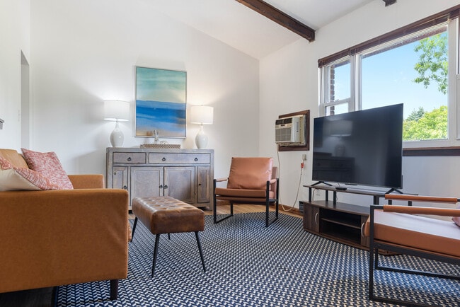 Photo - Strawberry Hill Apartments