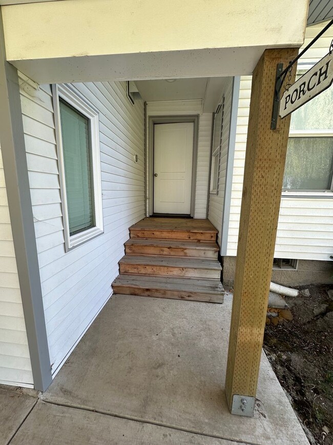 1-Bedroom 1 Bath Apartment Attached To Mai... - 1-Bedroom 1 Bath Apartment Attached To Mai...