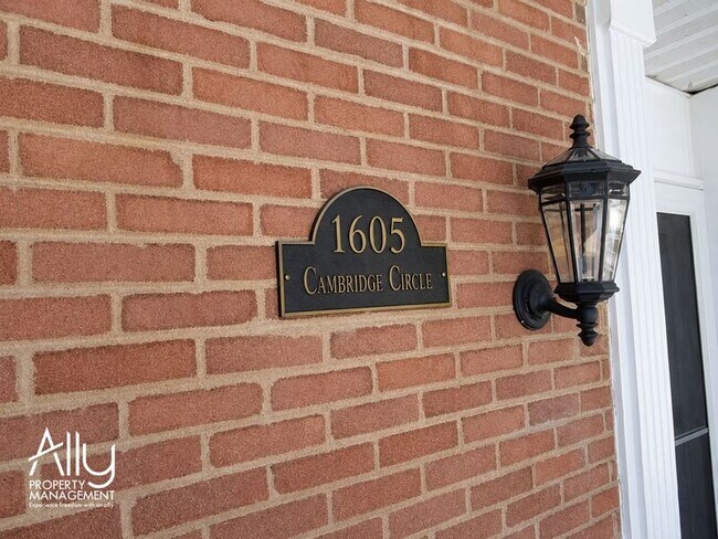 1605 Cambridge Cir