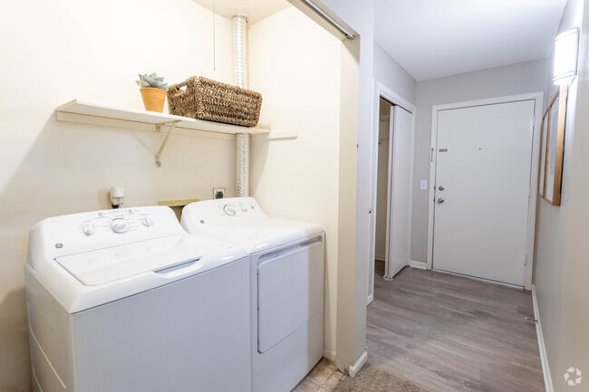 2BR, 2BA - Everest
