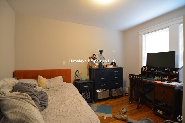 Building Photo - 222-224 Calumet St Unit #2 Rental