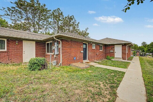 Photo - "Charming 3-Bedroom Duplex Retreat on Chester Street, Aurora – Cozy 1206 Sq Ft Home Awaiting Your...
