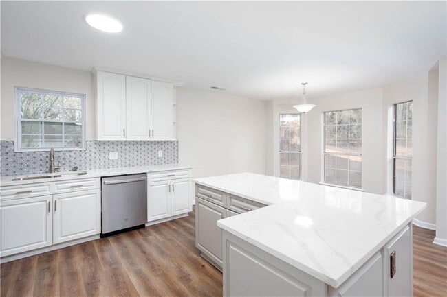 Building Photo - 4100 Chanticleer Dr NW Rental