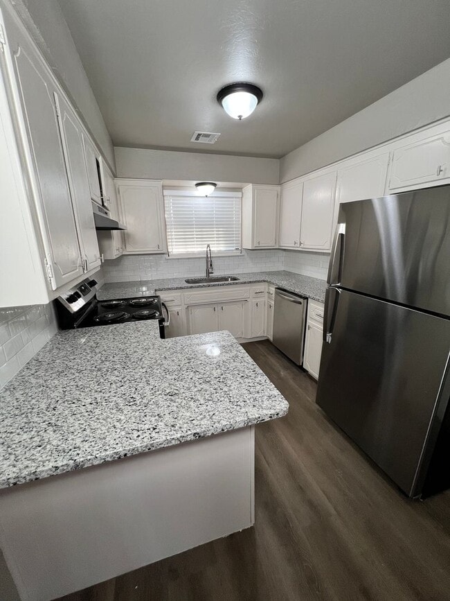 Photo - 134 NE Fullerton St