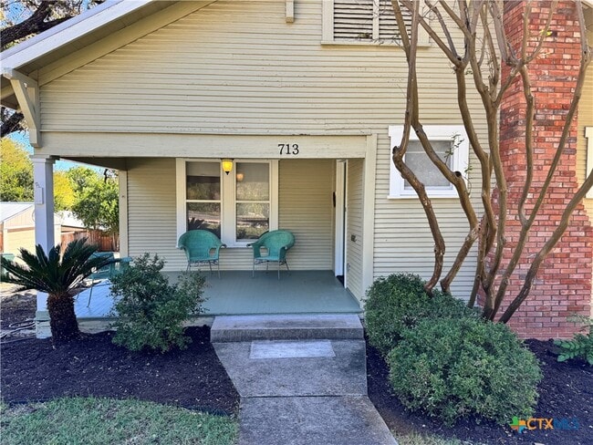 Photo - 713 Burleson St