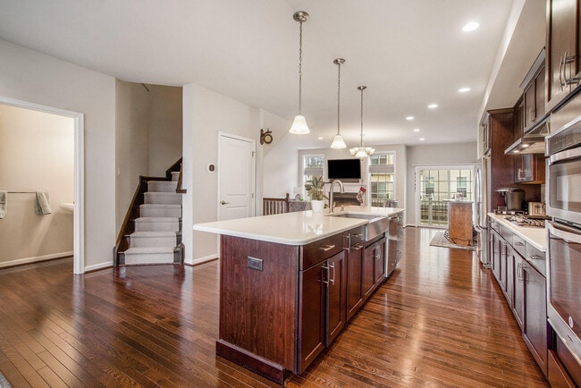 Photo - 2765 Ashcombe Dr.