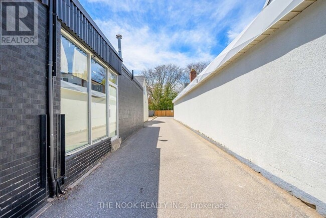 Photo - 948 Simcoe St N Unit A