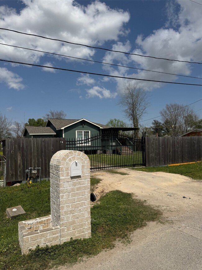 Building Photo - 11013 Pandora Dr Rental