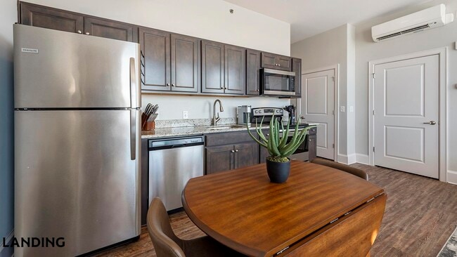 Photo - 187 N Church St Unidad 1005