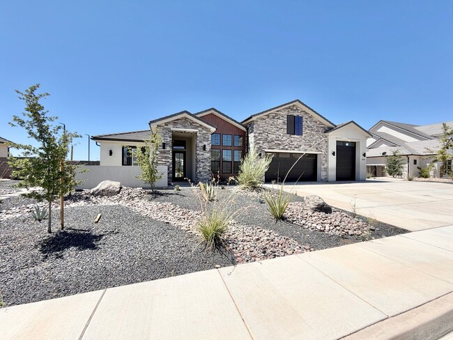 Photo - Beautiful Modern 5 Bedroom Home!! Furnished or Unfurnished option!!