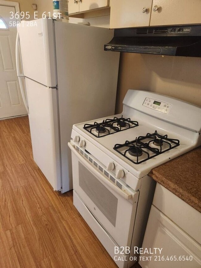 Photo - 3695 E 61st-