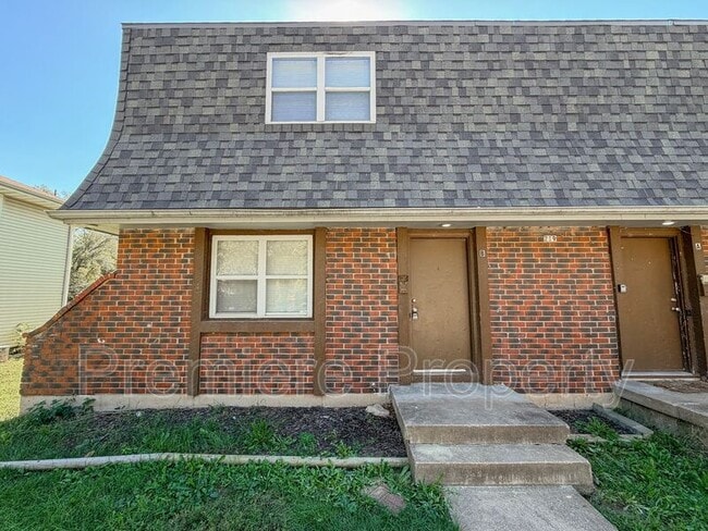 Photo - 219 N Oak Dr