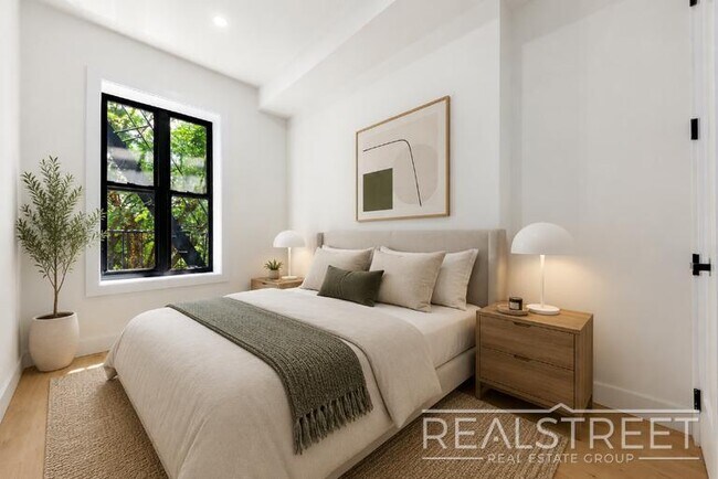 Photo - Brand New 3 Bed in Bed Stuy Brownstone! Unidad 3