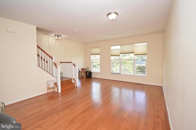 Photo - 1571 Renate Dr