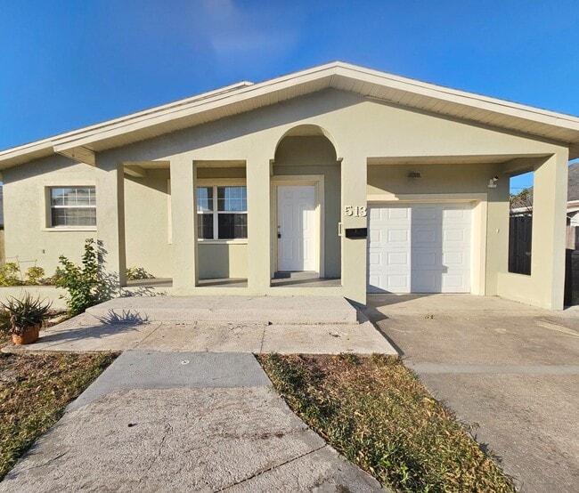 3 Bedroom 2 Bath 1 Car Garage Home in St. Pete!! - 3 Bedroom 2 Bath 1 Car Garage Home in St. Pete!!