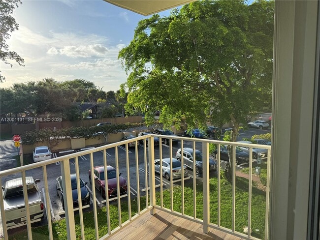 Building Photo - 13120 SW 92nd Ave Unit B-303