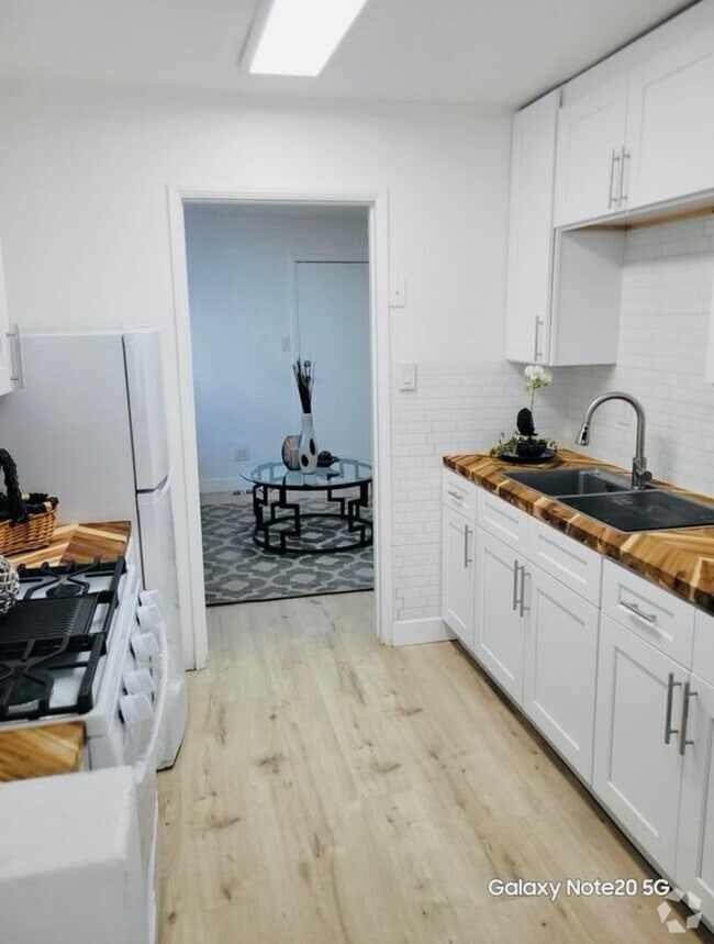 Building Photo - "Brand new" Cottage!  1-BR + den, totally ... Unit 3817 Wabash Ave.-1 Rental