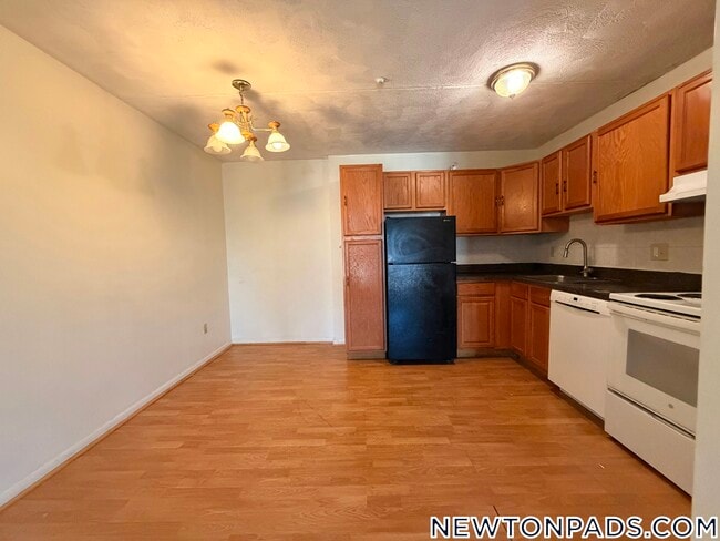 Photo - 175 Adams St Unidad 21