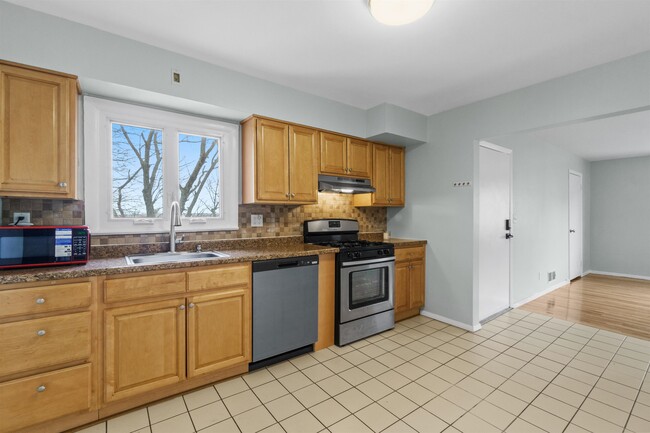 Photo - 178 W 33rd St Unit 2