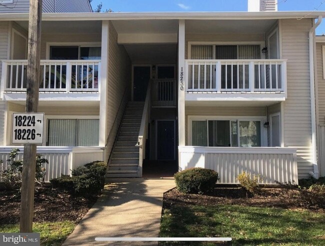 Building Photo - 18230 Swiss Cir Unit 1-9
