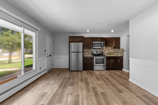 Photo - 2431 Normandy Rd