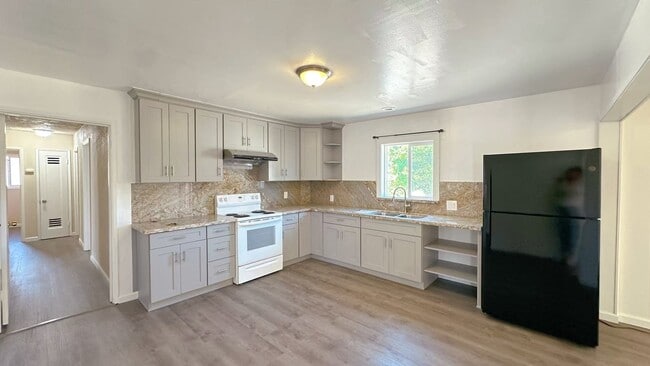 Photo - 215 Odessa Ave