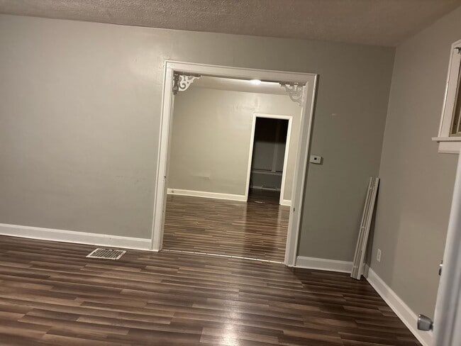 Photo - 48 N Roys Ave