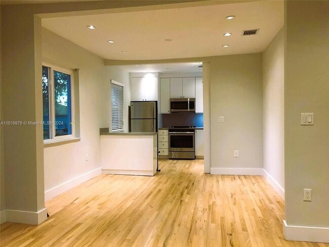 Photo - 685 SW 19th Rd