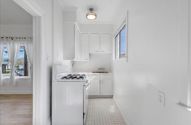 Photo - 1551 St Charles St