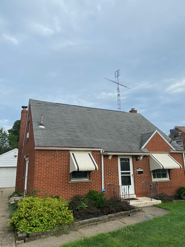 Building Photo - 406 Vince Ave NW