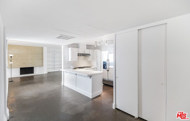 17366 Sunset Blvd Unit 201