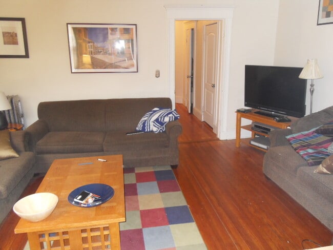 Building Photo - 10 Parkway Rd Unit 2 Rental
