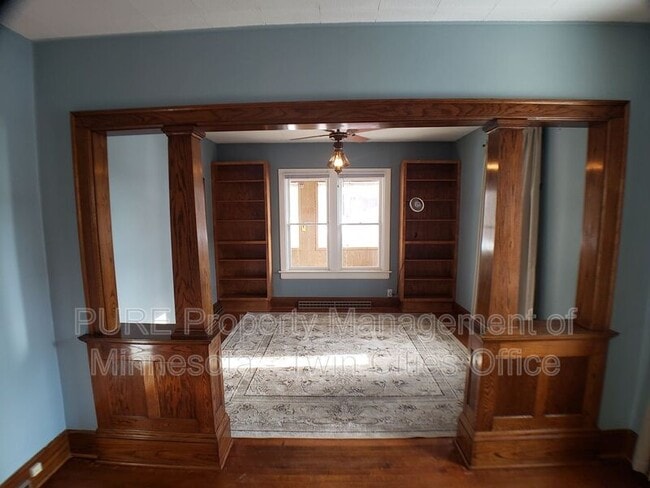 Photo - 402 2nd St N