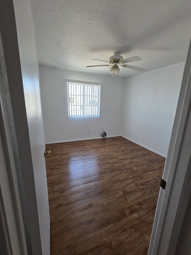 Building Photo - 2660 Smoketree Ave N Rental