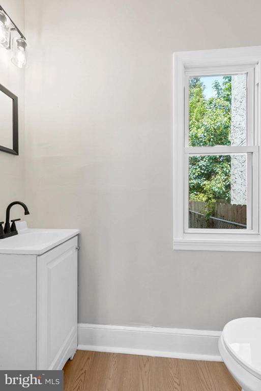 Photo - 35 E Collom St