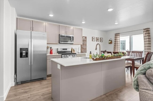 Photo - 1116 E Waterway Ln