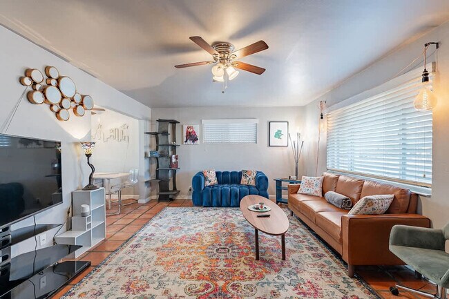 523 W 19th St Unit SI ID1570255P