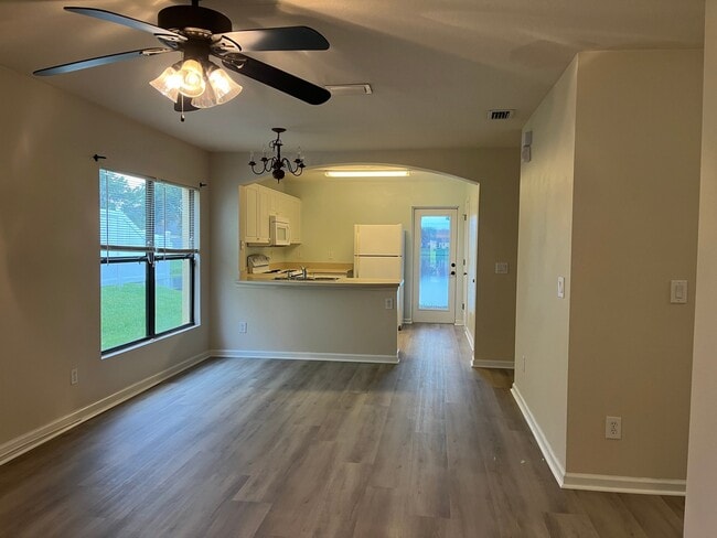 Photo - 975 Luminary Cir