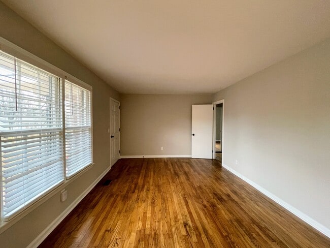 Photo - 615 Austin Dr NW