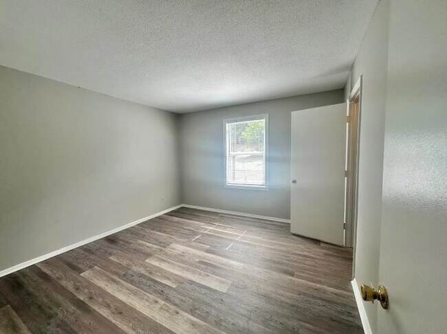 Photo - 1491 Sherwood Dr