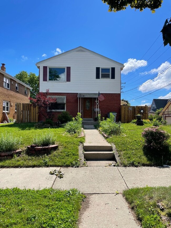 Building Photo - 4820 N 91st St Unit 4820 N 91st St
